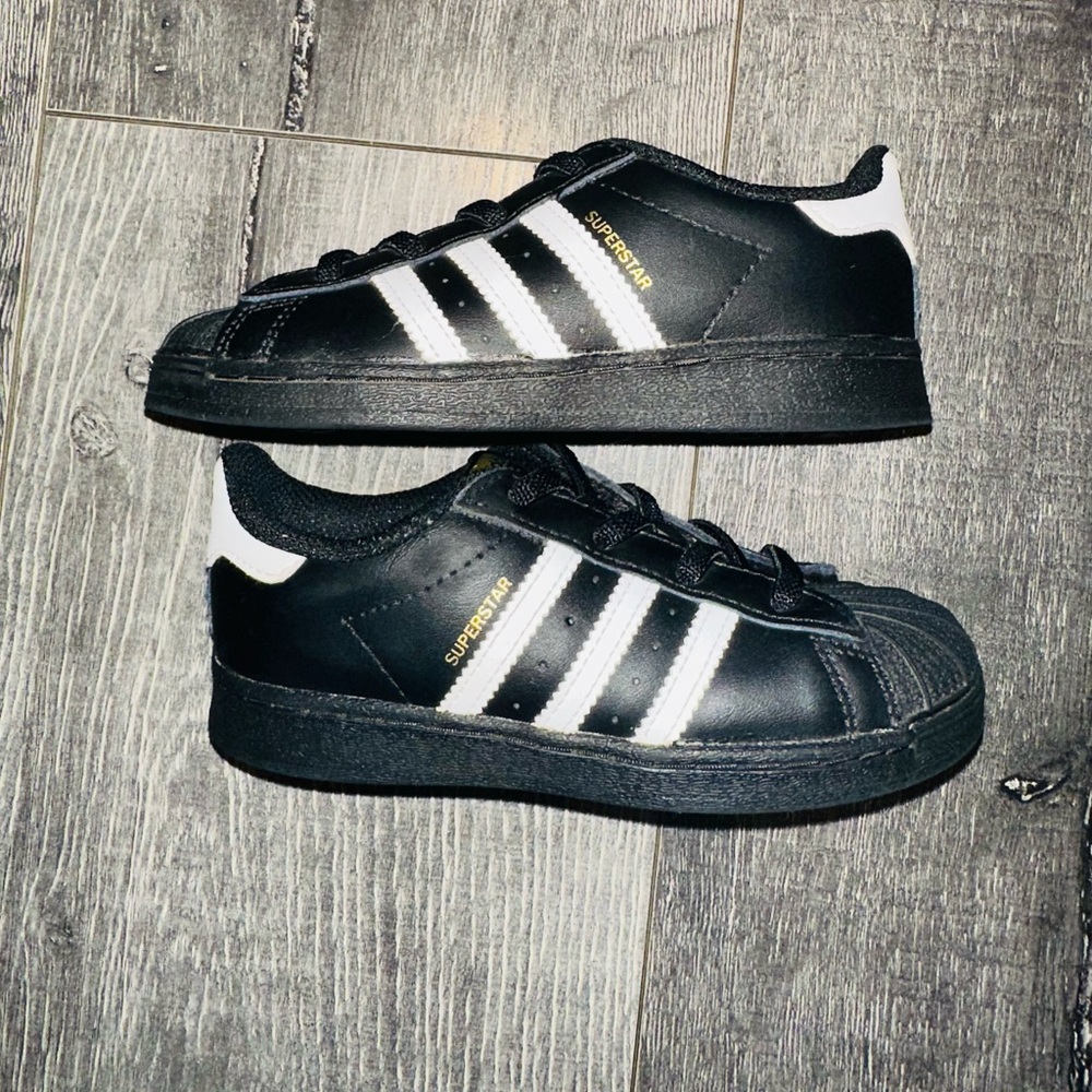 Adidas Superstars Toddler Boy Sneakers Shoes - Picture 3 of 6